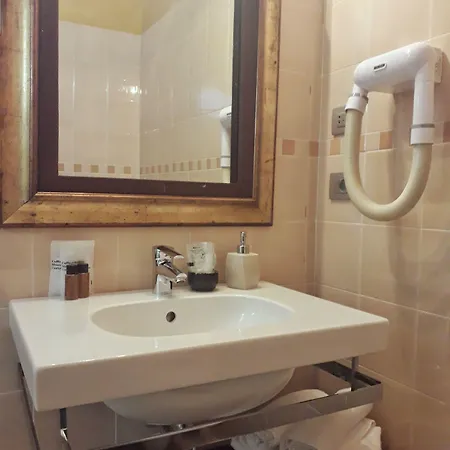 Cortiletto D'alba Con Ristorante Gæstehus Alba (Piedmont)