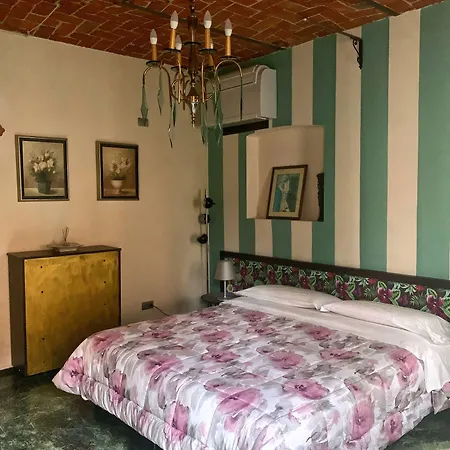 Cortiletto D'alba Con Ristorante Casa de hóspedes