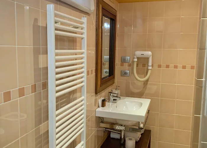 Cortiletto D'alba Con Ristorante 3*